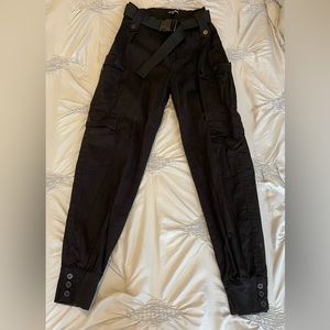 Fashion Nova Cargo Pants Size M